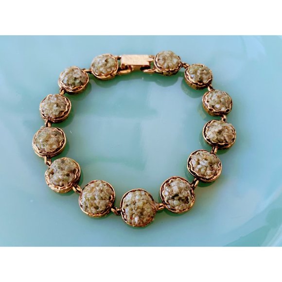 unbranded Jewelry - Vintage Green pebble stone Link bracelet Gold tone